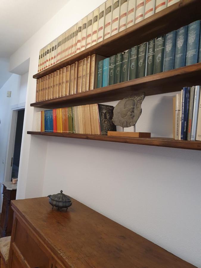 La Latomia Nei Pressi Del Teatro Greco