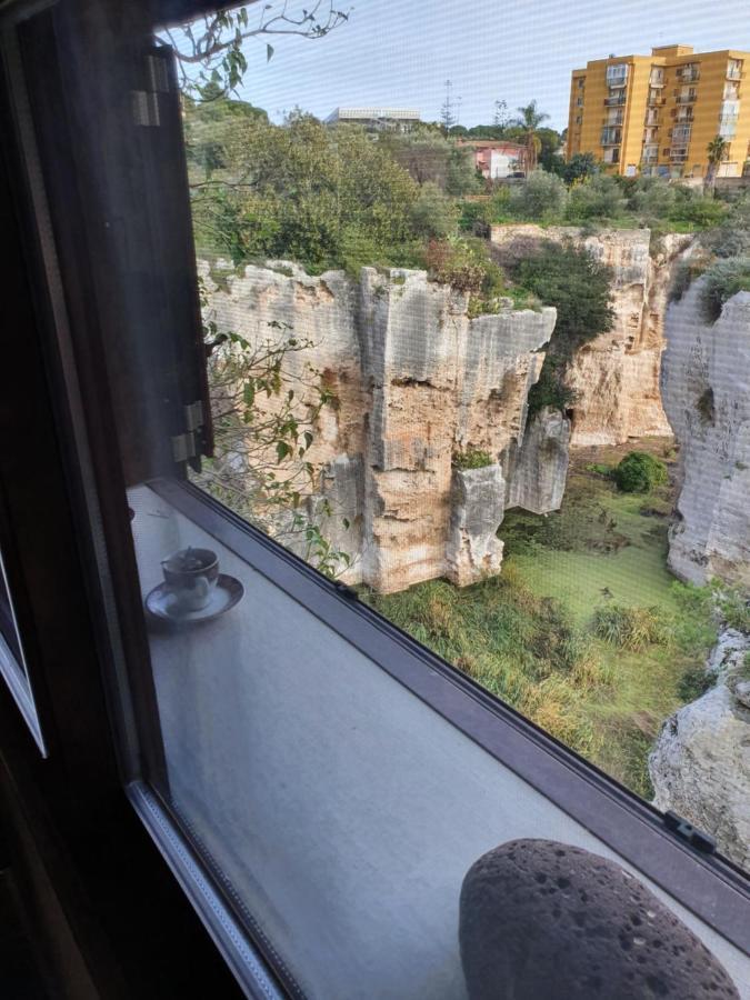 La Latomia Nei Pressi Del Teatro Greco * Syrakus